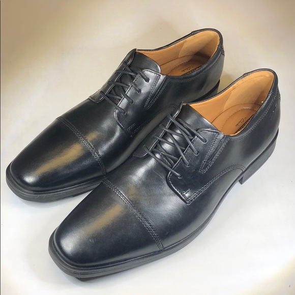 clarks cap toe